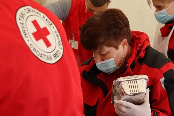 Lokacije na kojima stradali građani mogu dobiti humanitarnu pomoć i tople obroke 